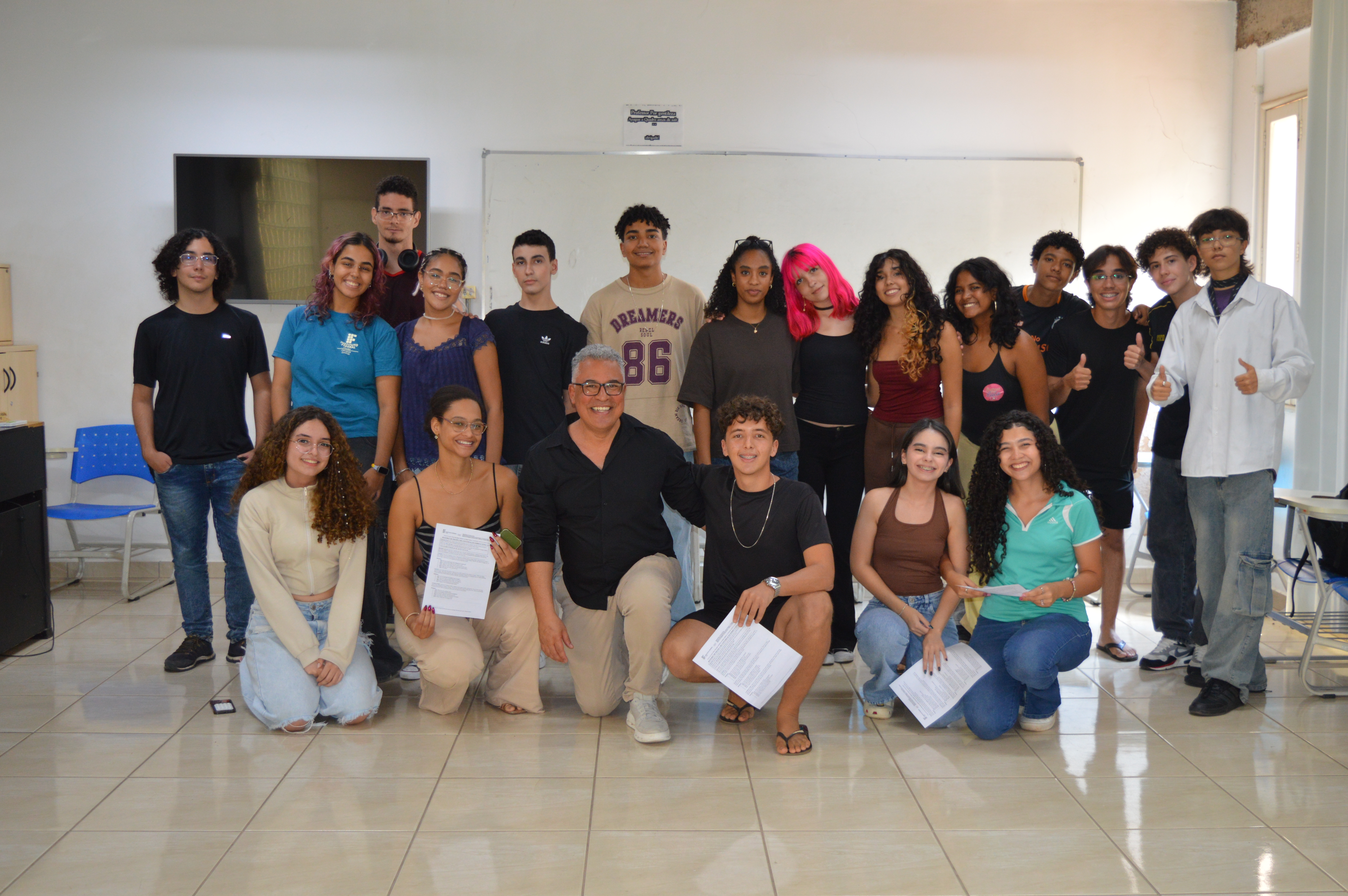 Projeto de ensino “Chat: Bate-papos temáticos em Língua Inglesa” é realizado desde 2023 no Câmpus Goiânia do IFG e promove a prática da conversação em língua inglesa entre estudantes da unidade.